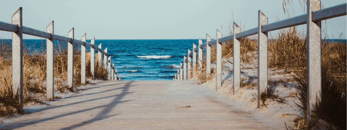 free and cheap places to go toddler - beach