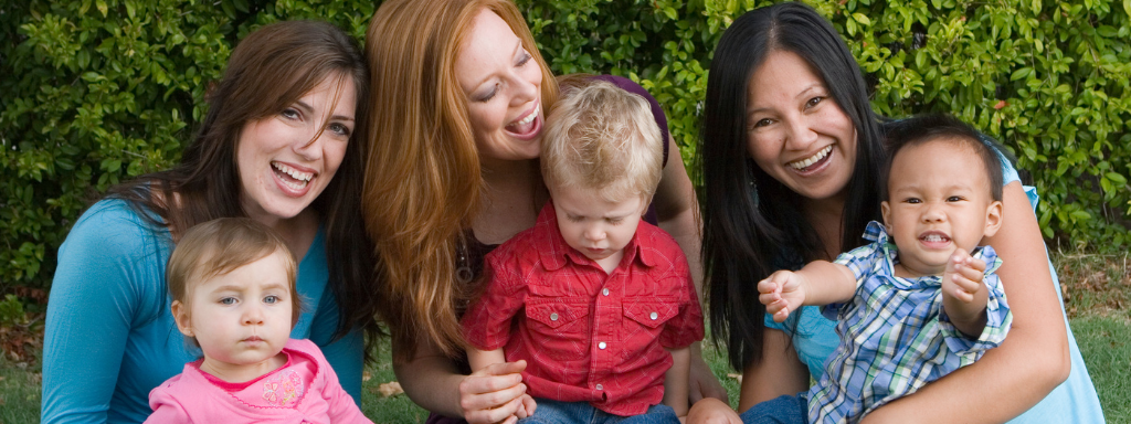 Christmas as a single parent - Image shows three mothers and three babies at a meetup